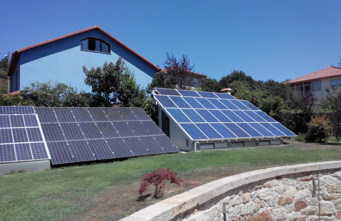 Air-source heat pump combined with photovoltaic panels (single-family house)